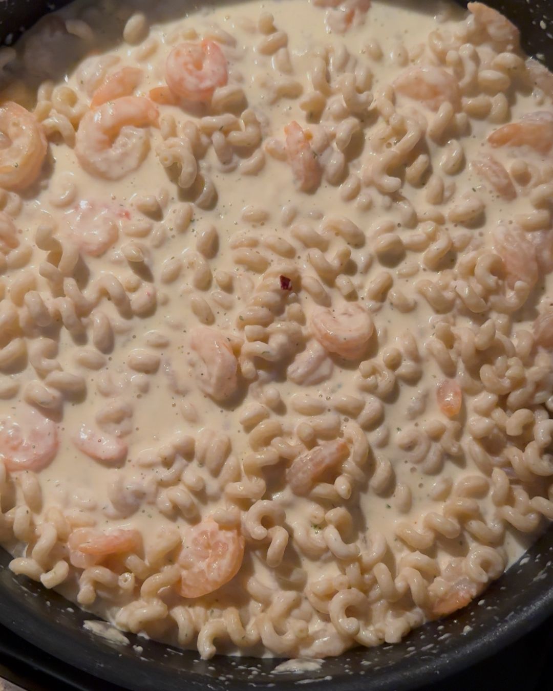 garlic butter shrimp pasta in cream sauce