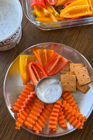 easy high protein ranch dip with veggies and crackers for toddlers