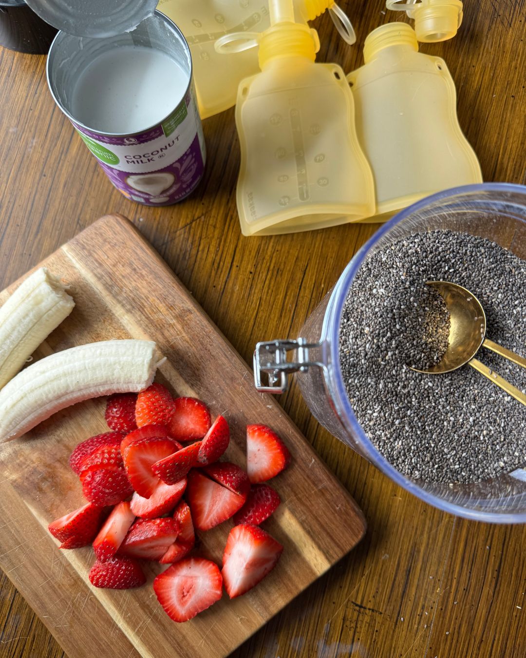 ingredients to make the smoothie popsicles