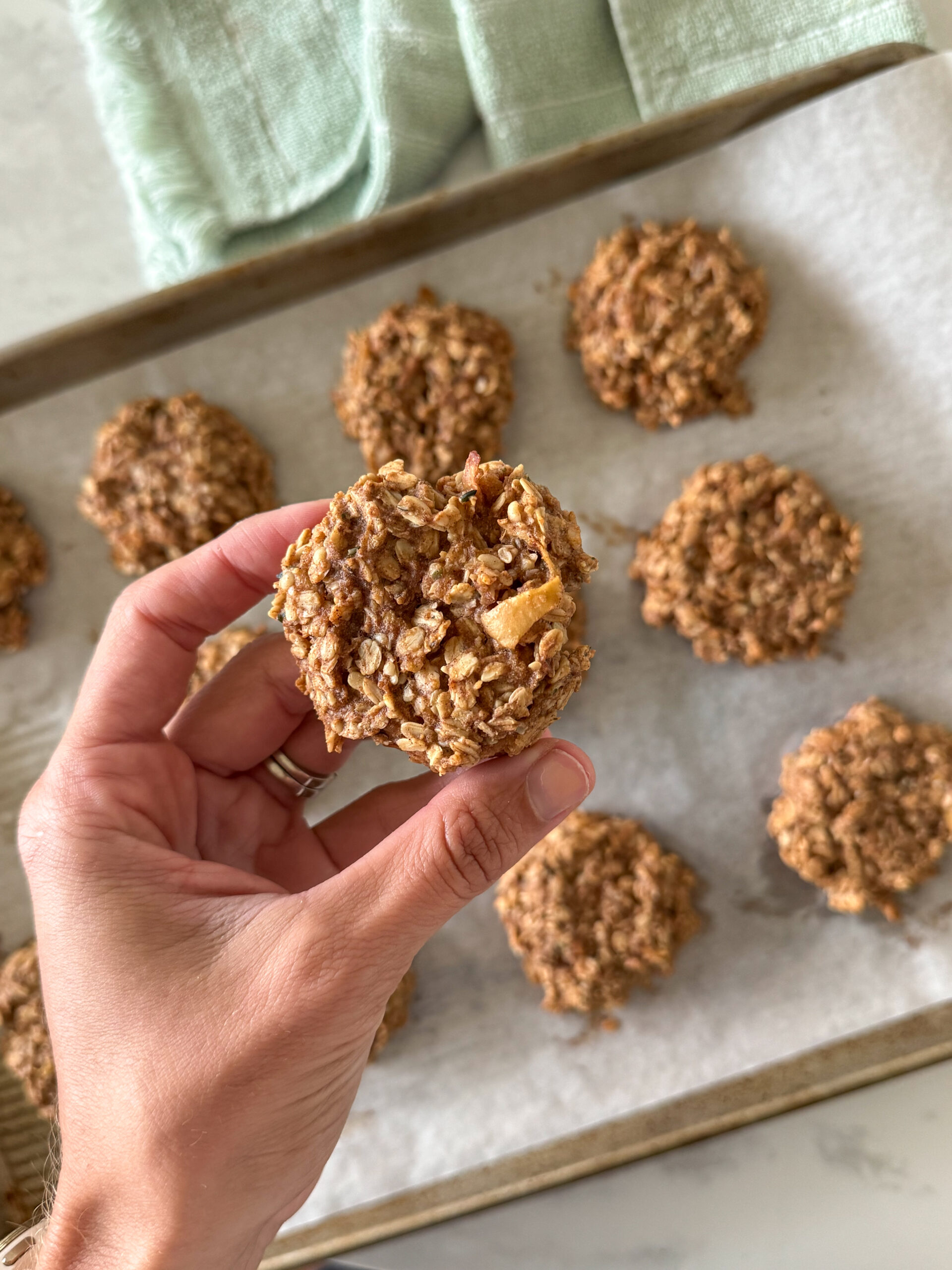 serving oatmeal cookies