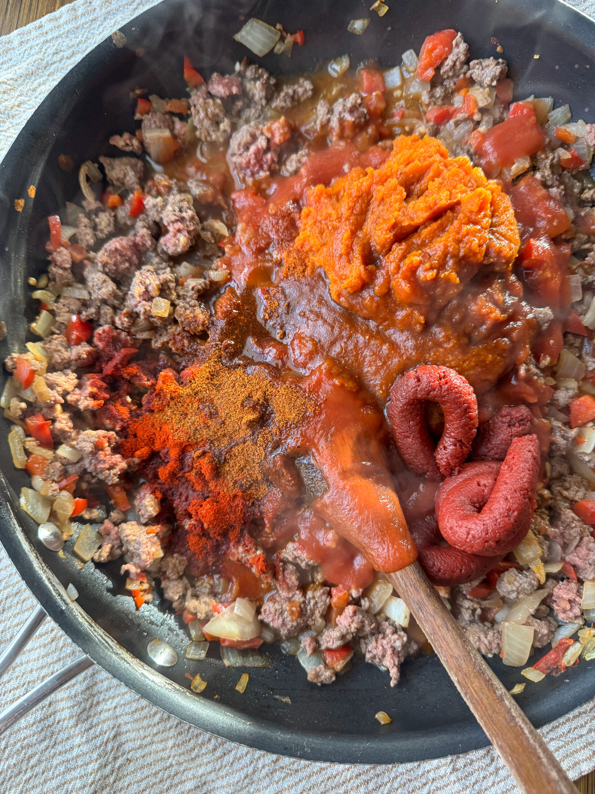 skillet of pumpkin sloppy joe filling with red bell pepper and ground beef