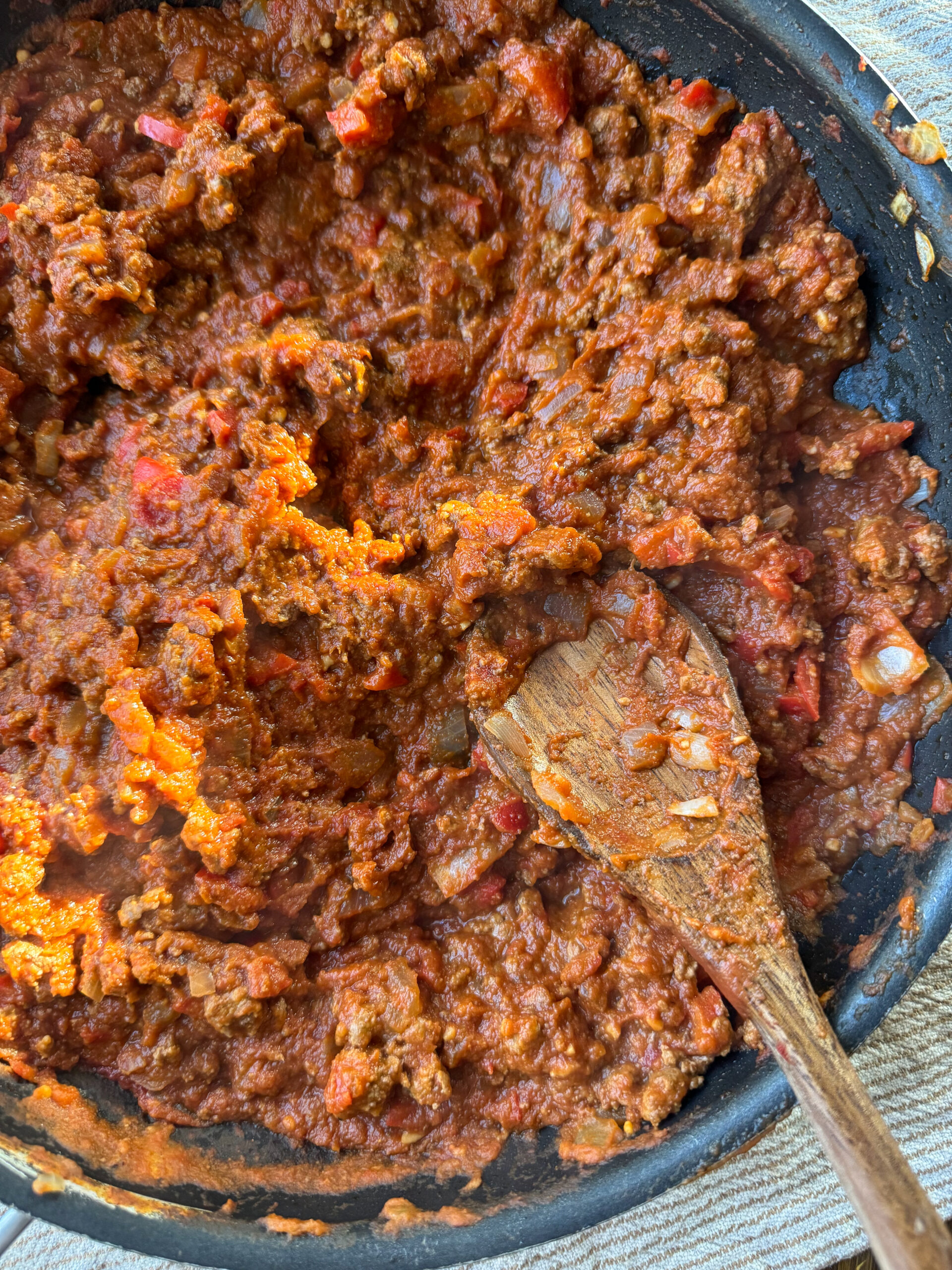 skillet of pumpkin sloppy joe filling with red bell pepper and ground beef
