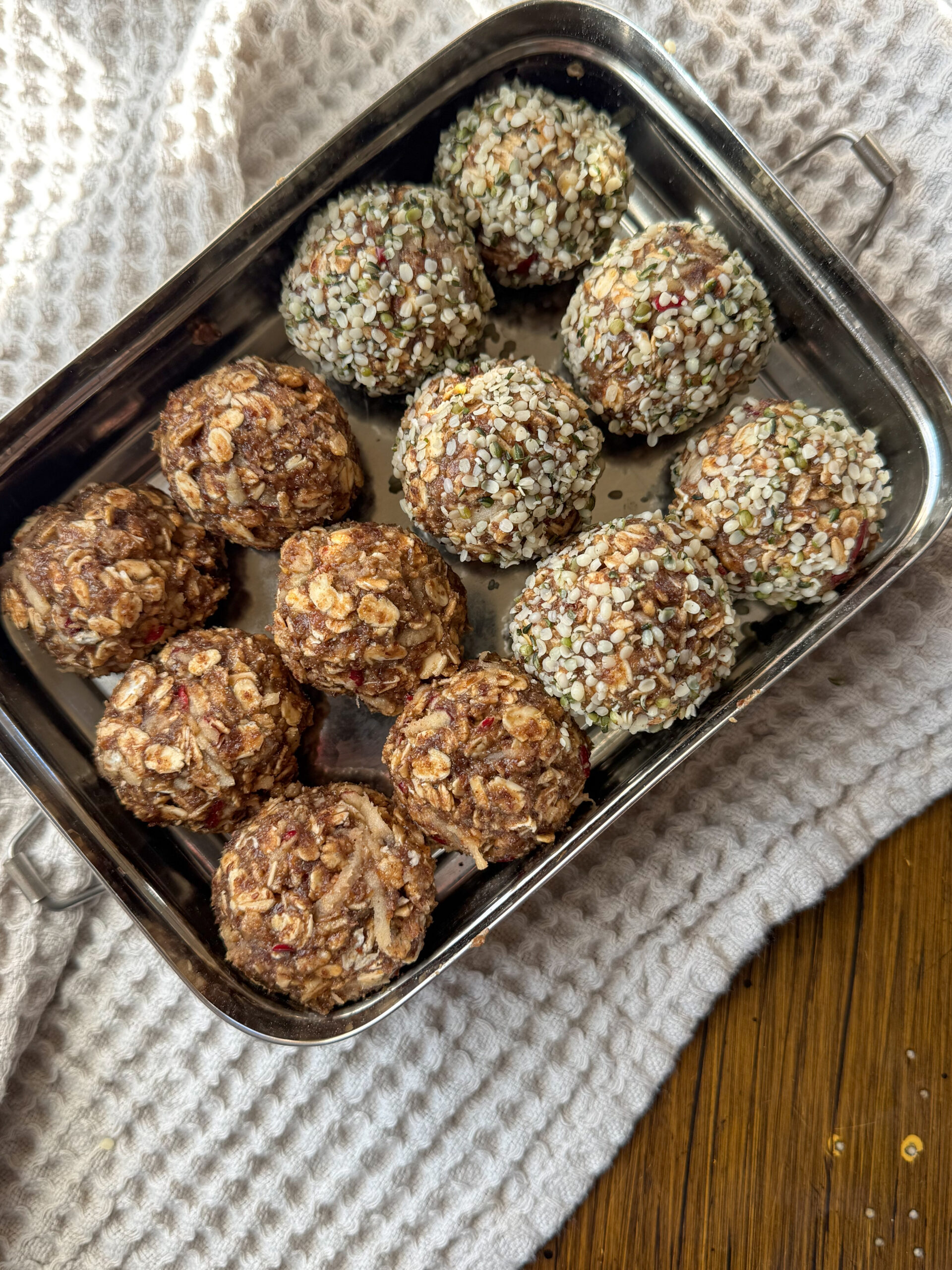 apple cinnamon energy bites for toddlers