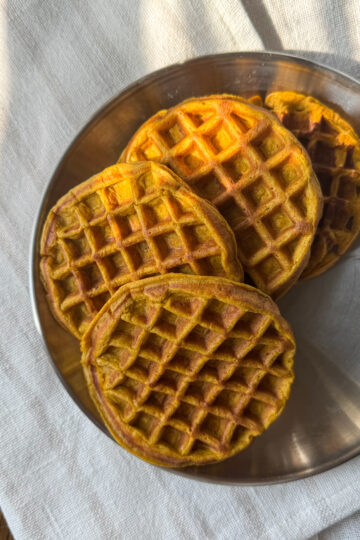 3 ingredient pumpkin waffles for toddlers and babies
