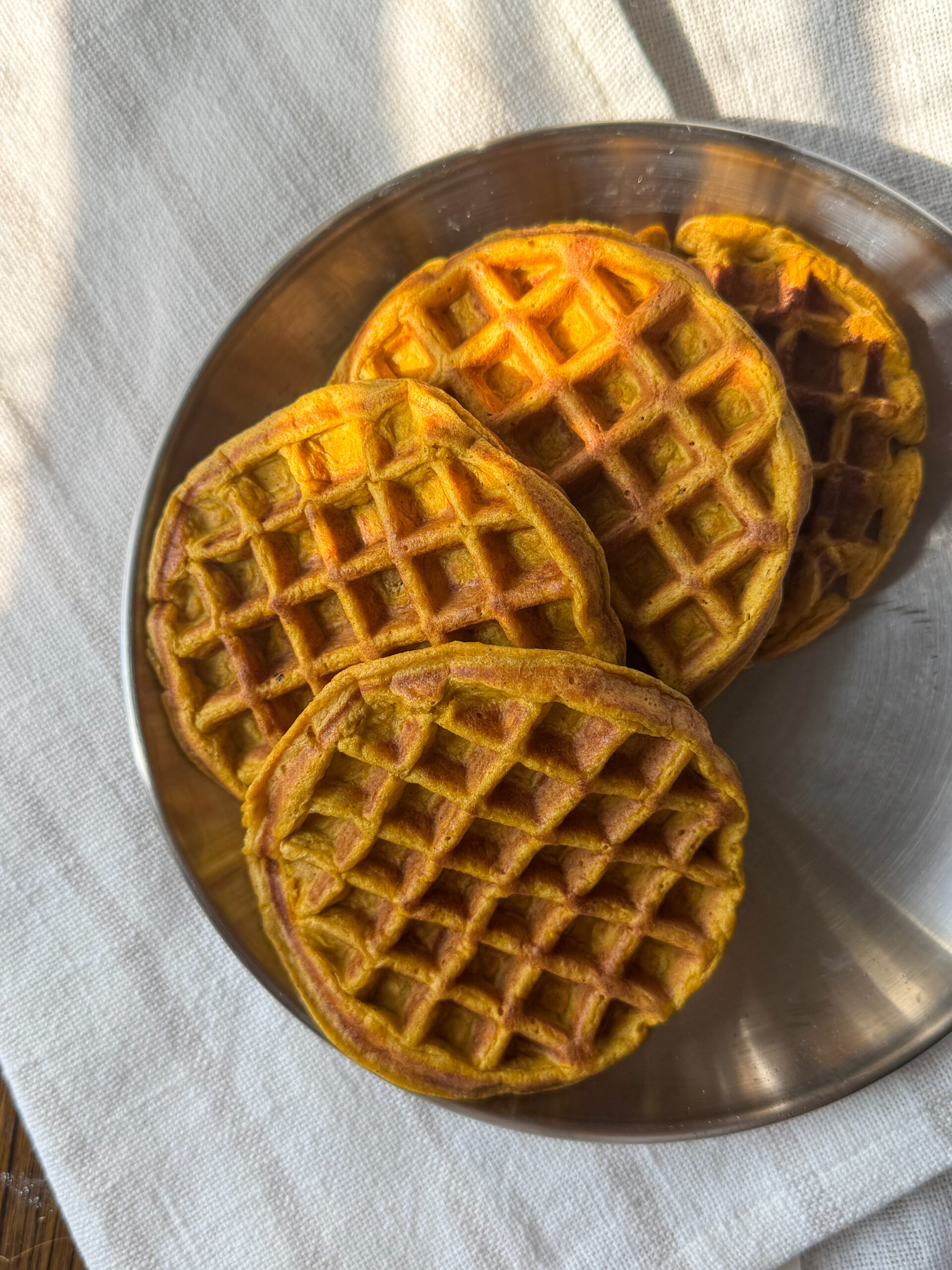 3 ingredient pumpkin waffles for toddlers and babies