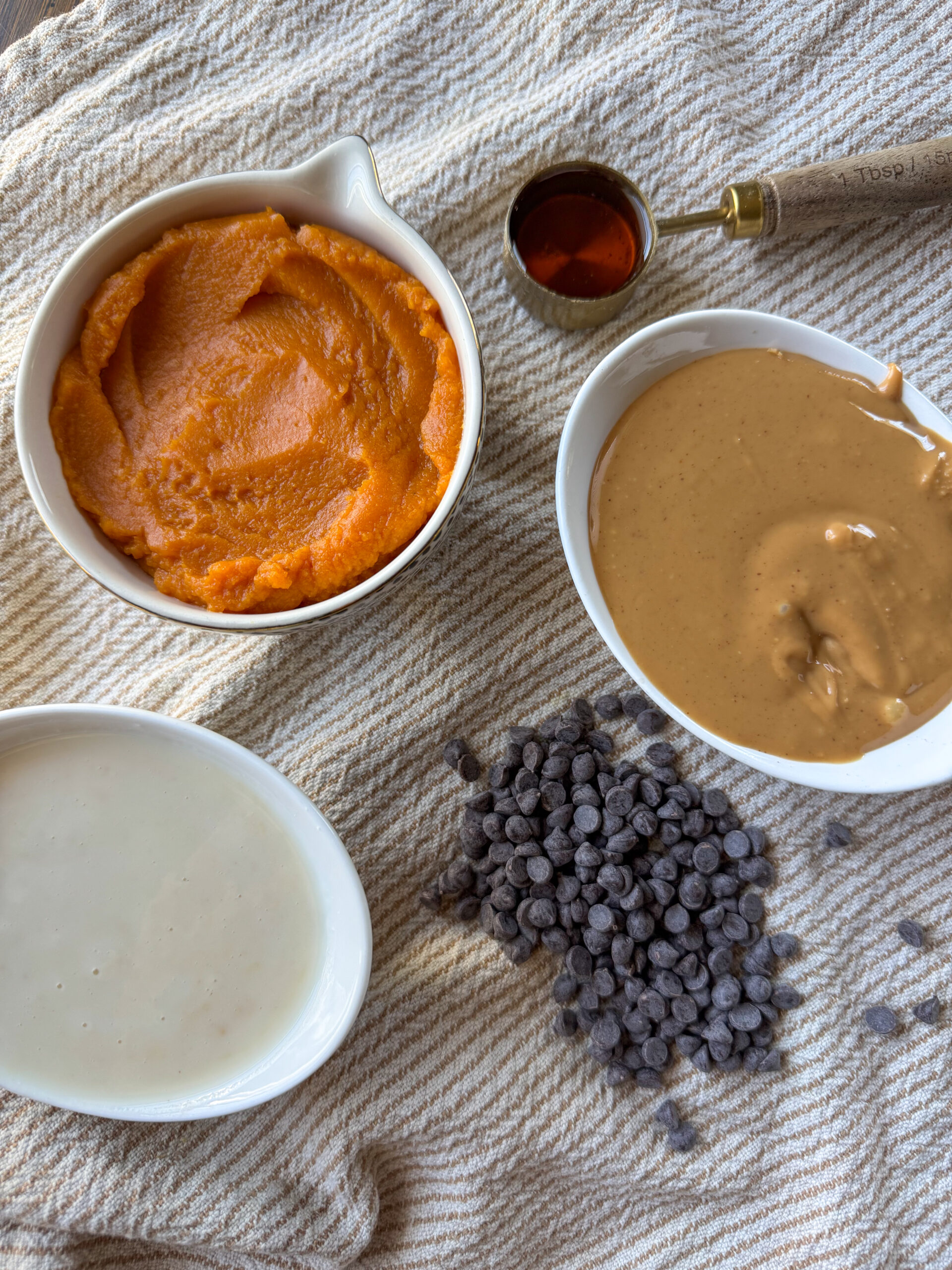 ingredients for the pumpkin peanut butter cups
