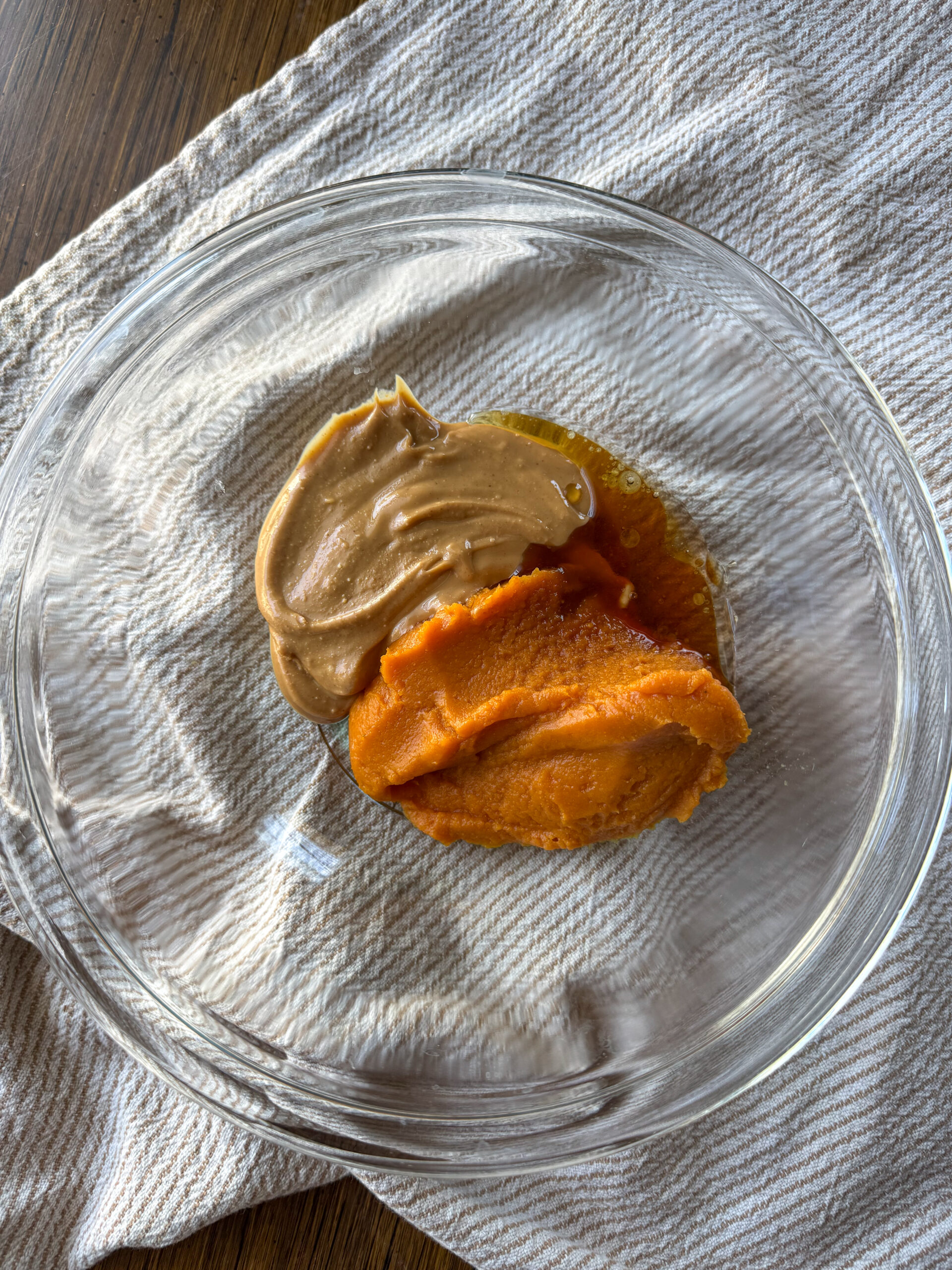 mixing pumpkin puree and peanut butter together