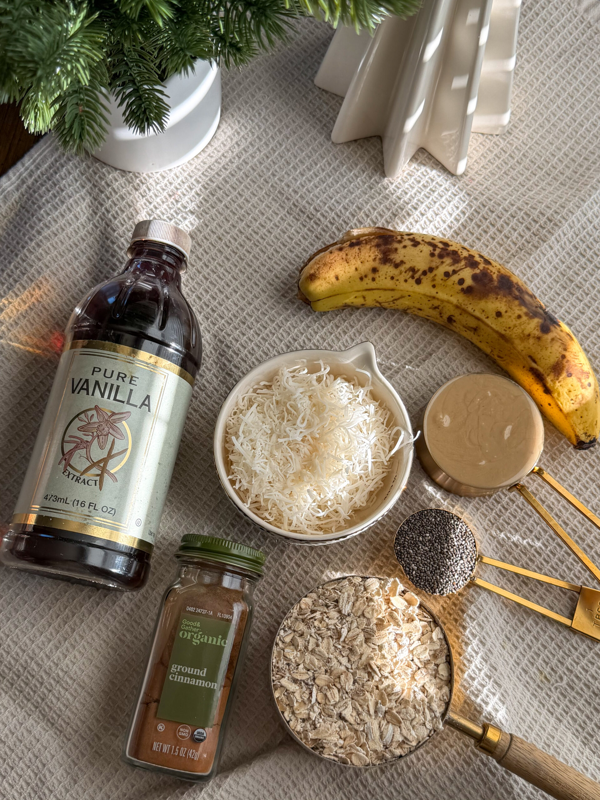 ingredients needed for the snowball coconut banana energy bites