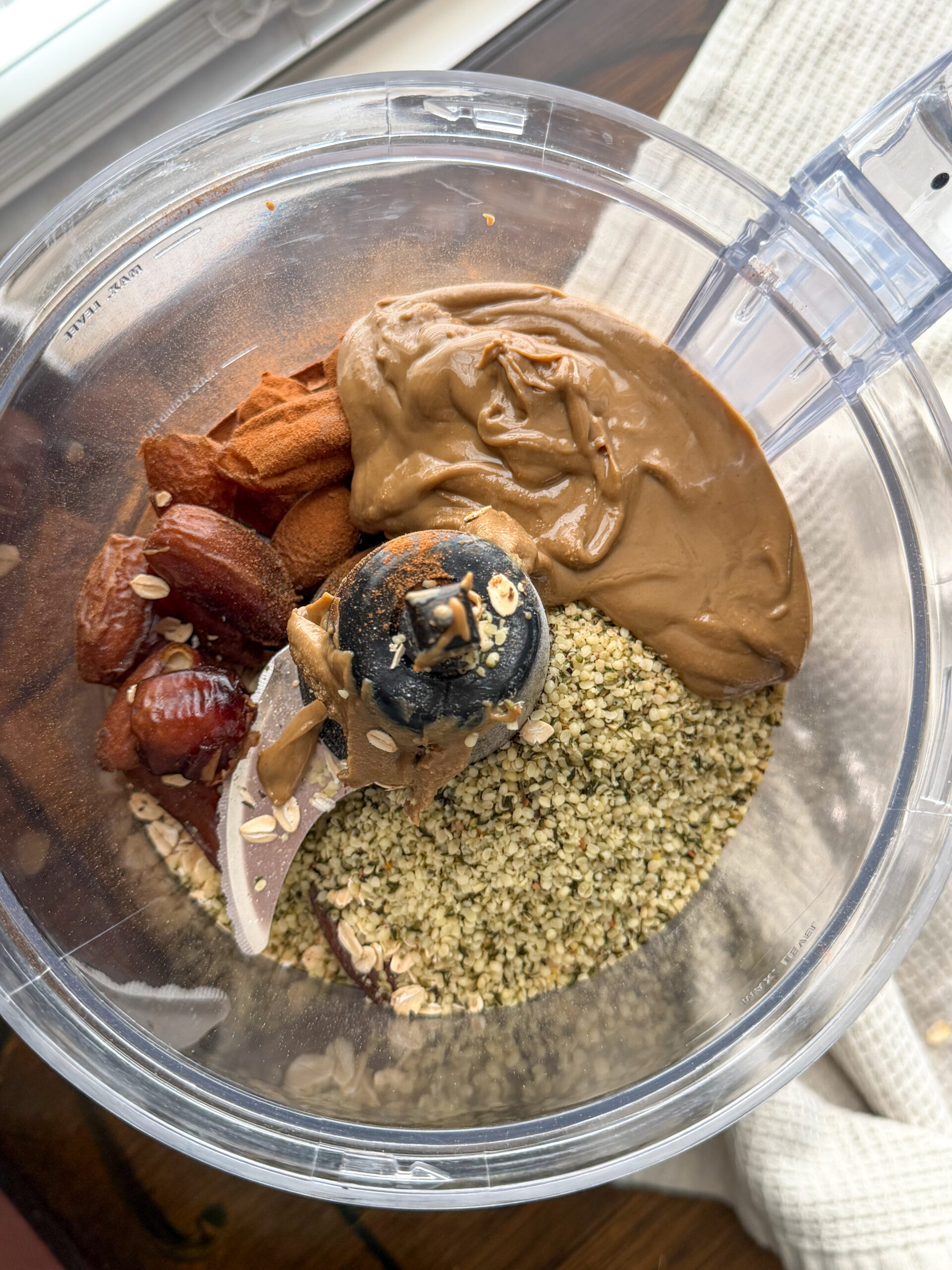 Sunbutter Date Energy Bites for Toddlers (5 ingredients & nut-free)