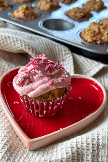 Strawberry Cream Cheese Icing (so simple, only 5 ingredients!)