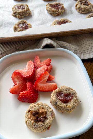 Simple Date Banana Breakfast Cookies for toddlers (no added sugar!)
