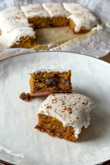 Healthy Carrot Cake for Toddlers (Easy Yogurt Cake with Oats)