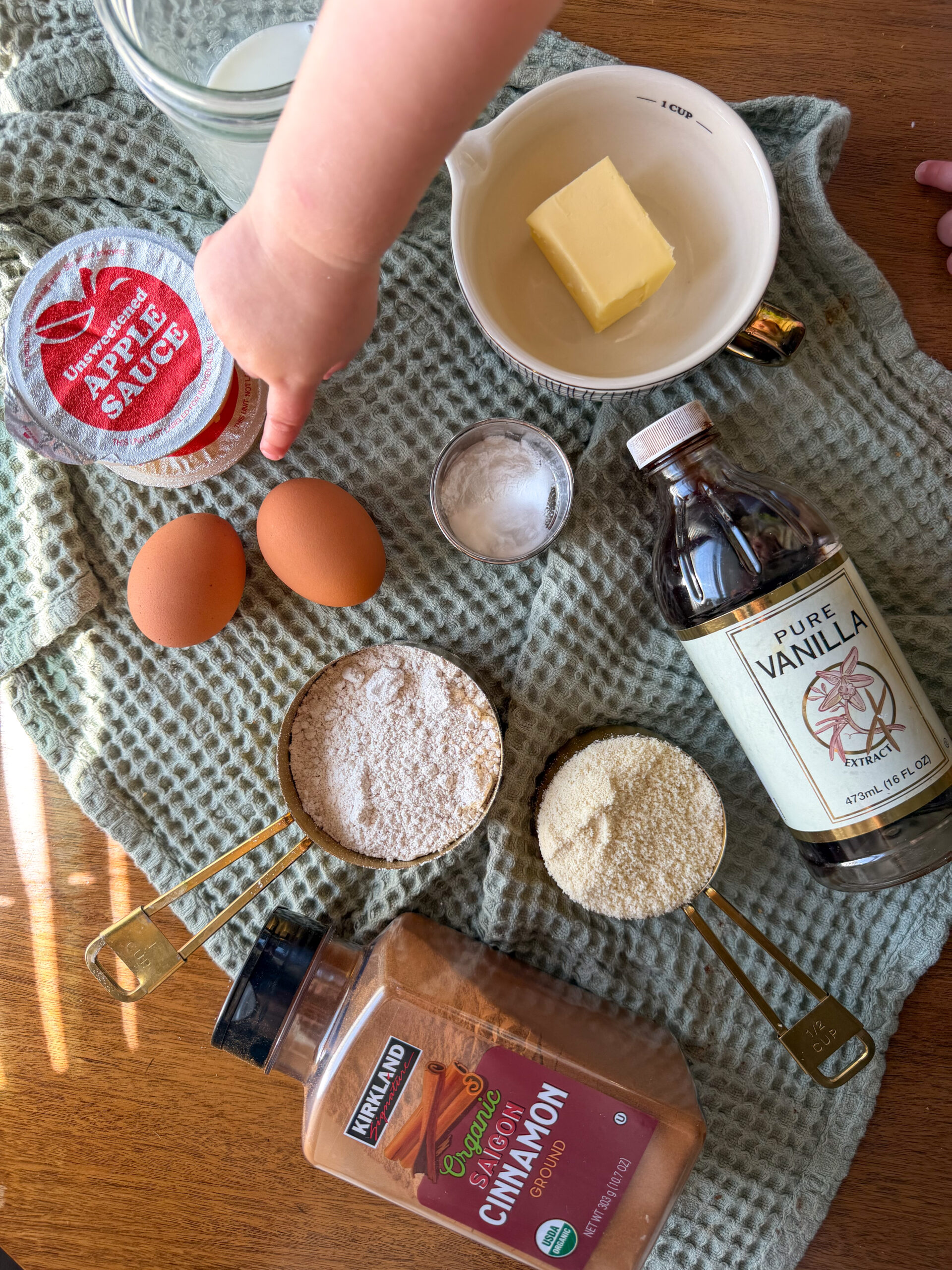 ingredients for applesauce muffins for toddlers