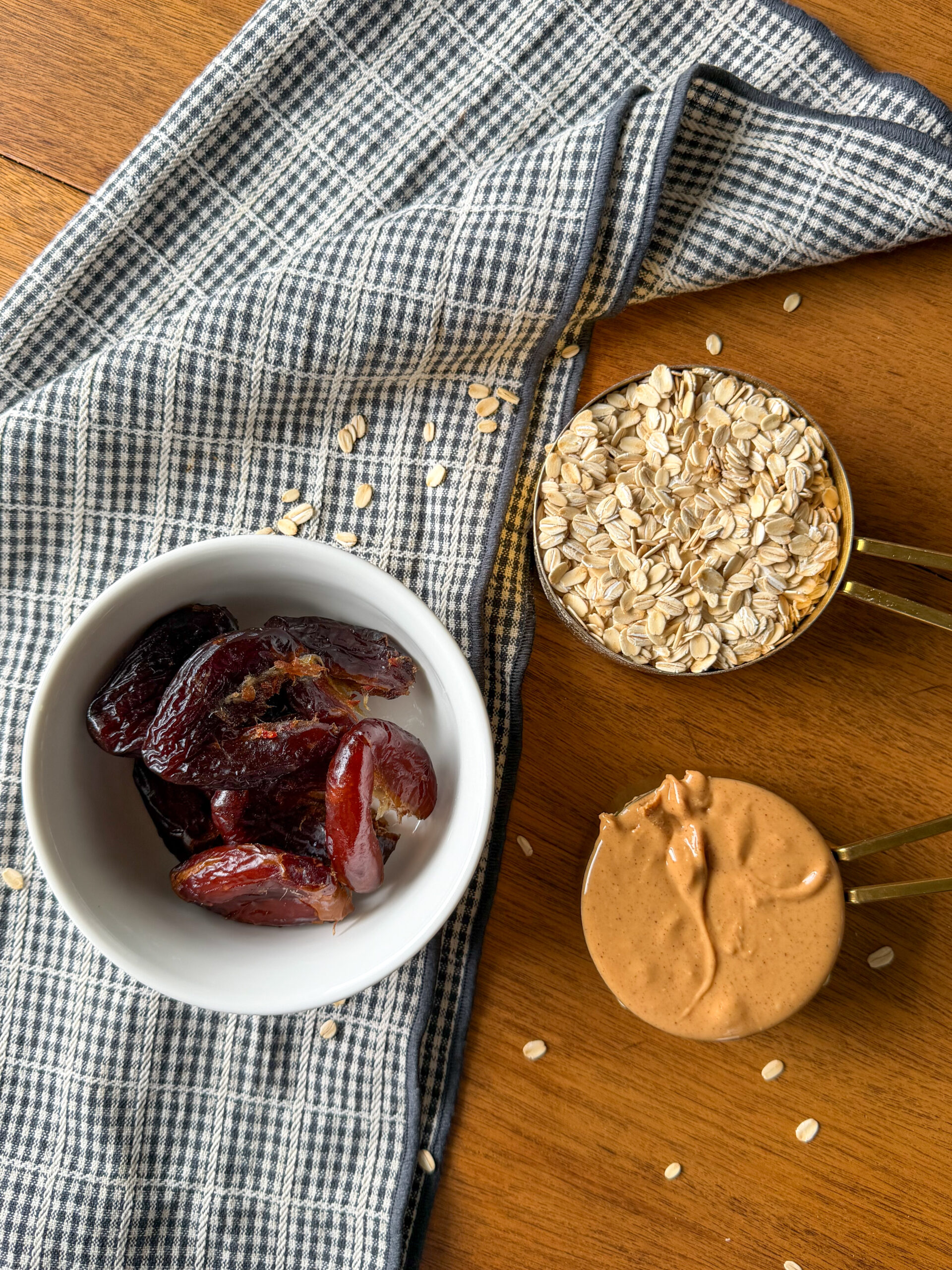 ingredients for Peanut Butter Date Bars (only 3 simple ingredients, toddler snack)