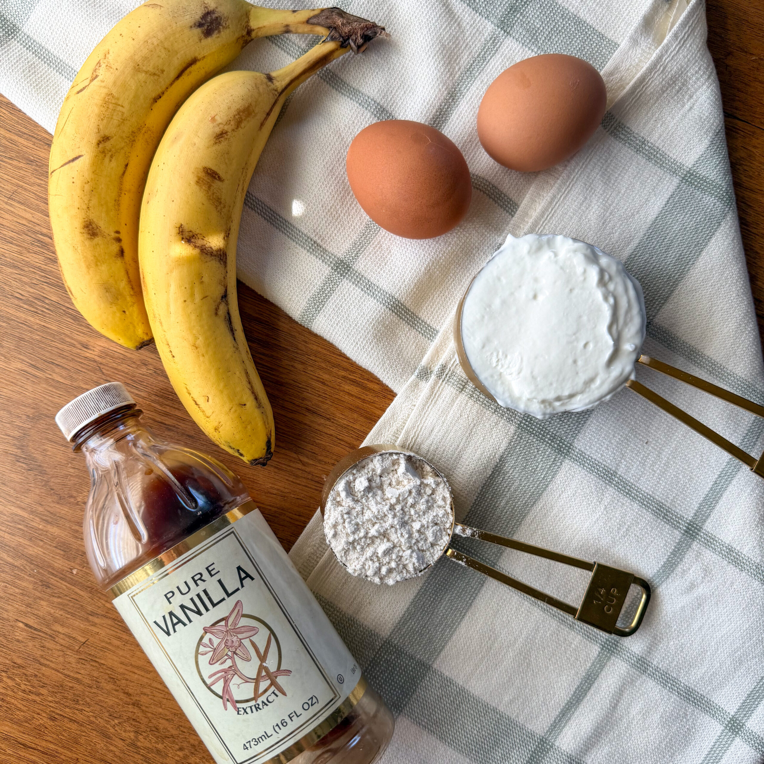 ingredients for these Easy Cheesecake Bites for Toddlers (no added sugar!)