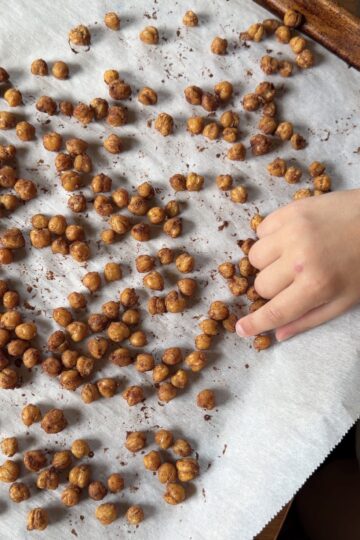 Easy Cinnamon Roasted Chickpeas (Toddler-Friendly Protein Snack)