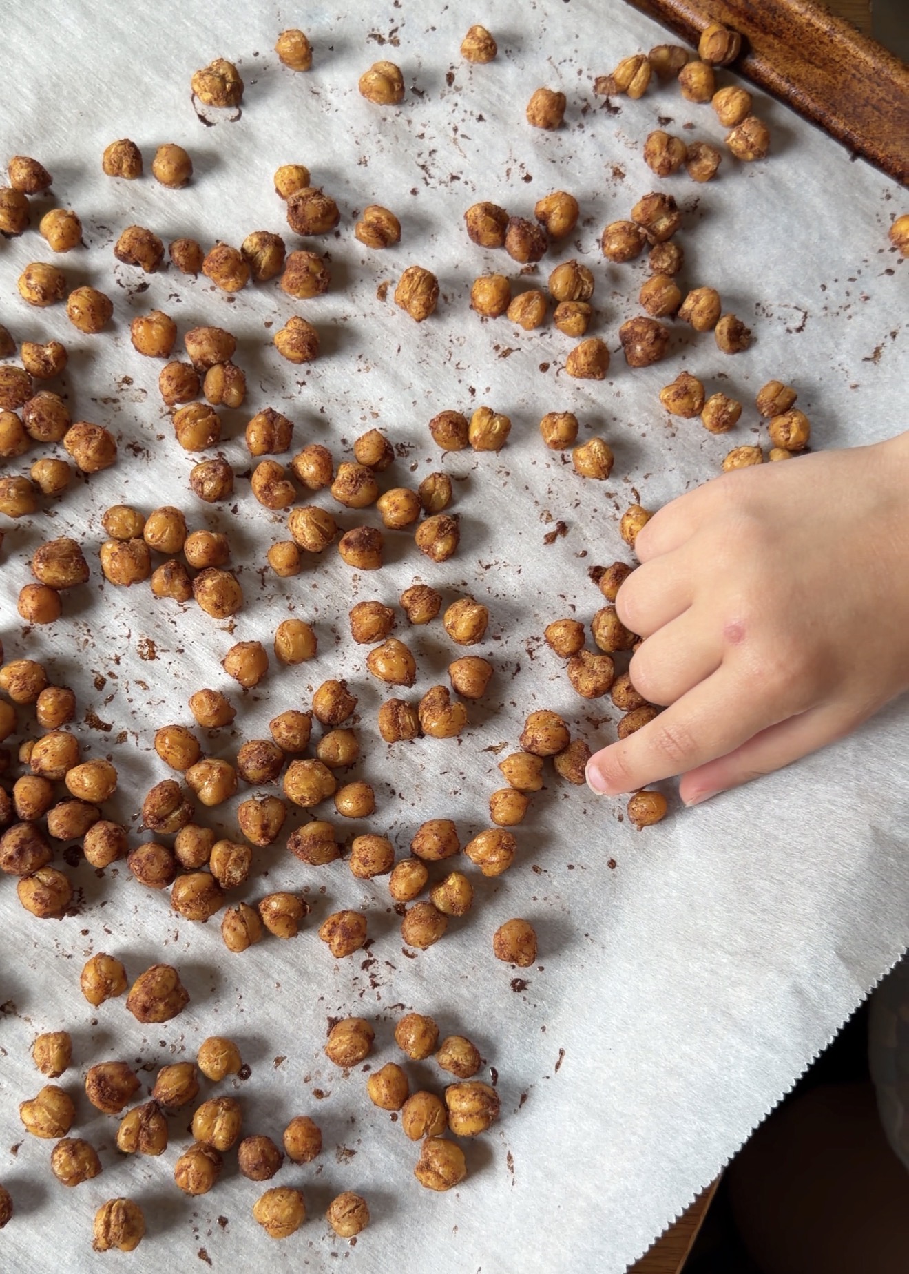 Easy Cinnamon Roasted Chickpeas (toddler-friendly protein snack)