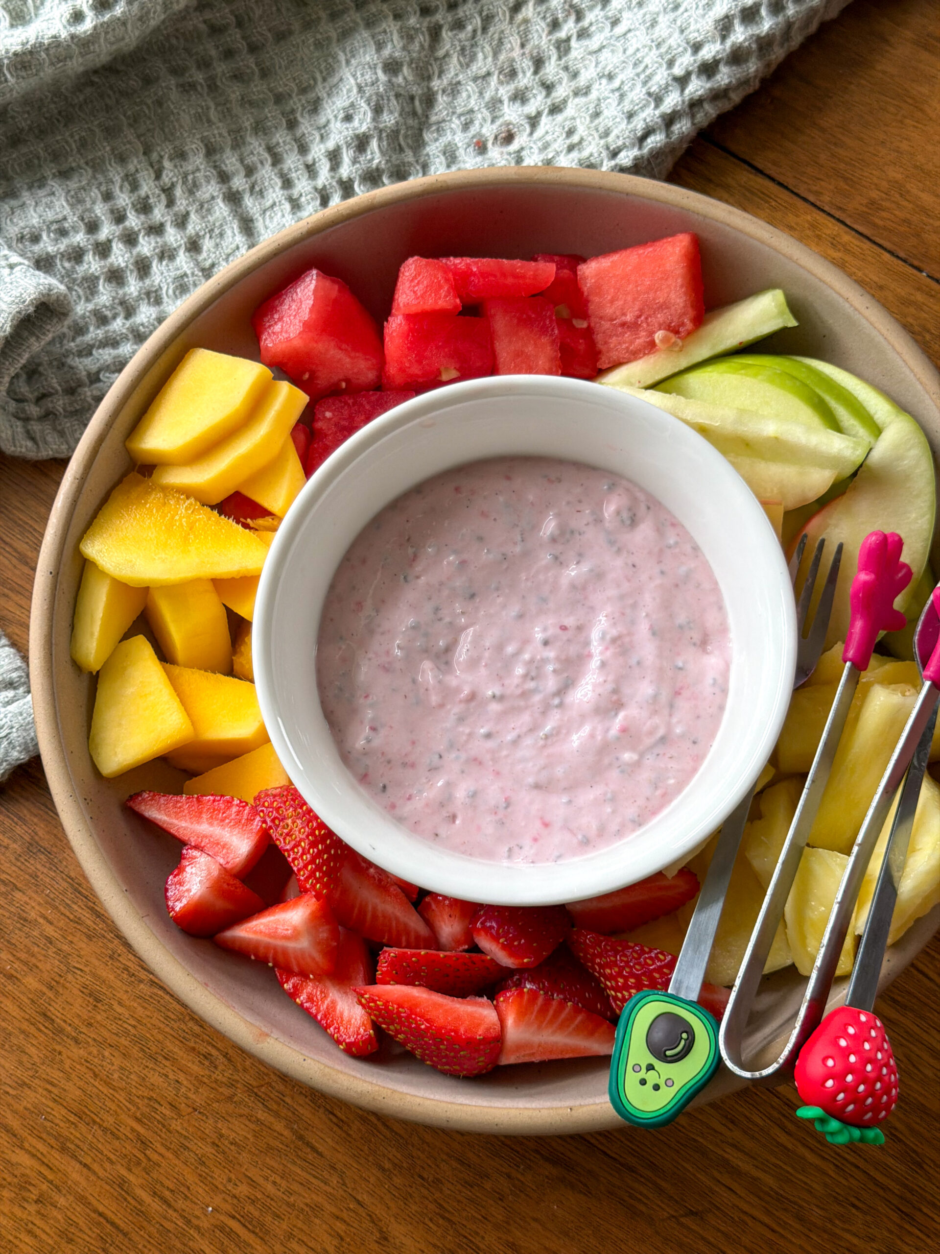 Strawberry Fruit Dip for toddlers, kid friendly snack (easy to make with yogurt!)