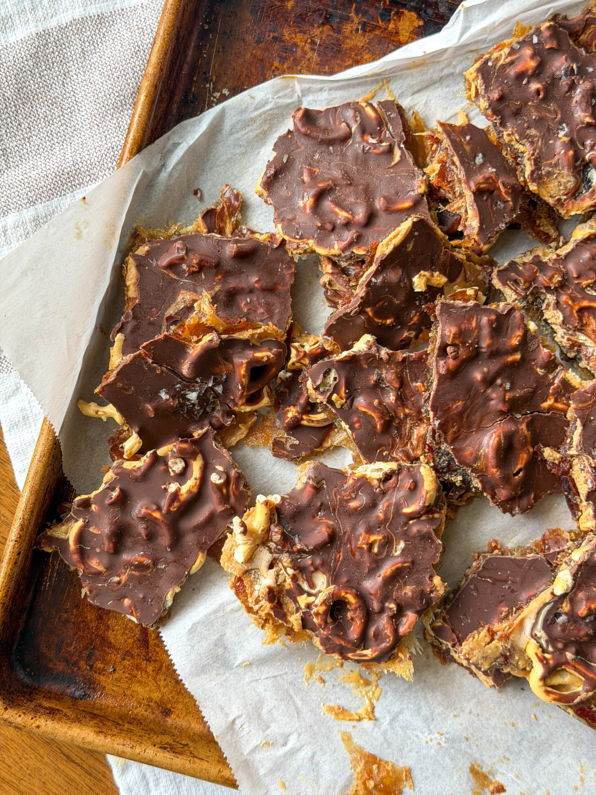 Peanut Butter Date Bark for kids (easy Take 5 candy bar dupe)