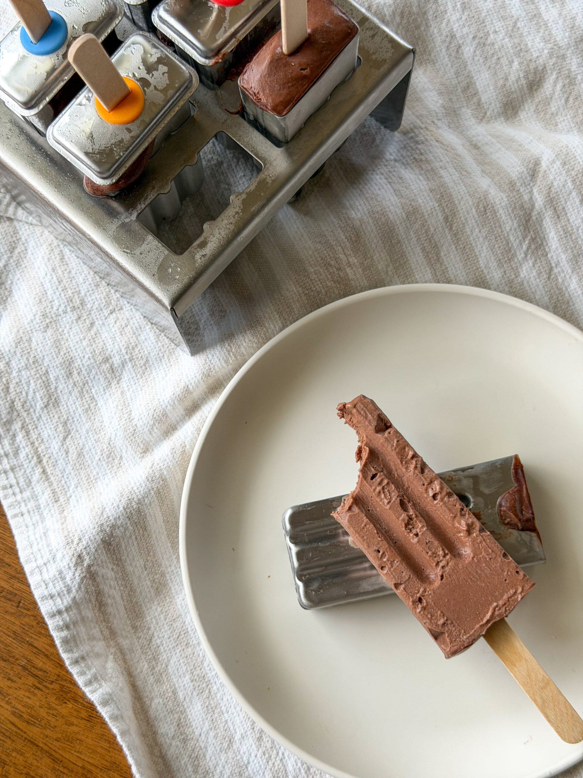 Avocado Fudgesicles for kids (easy homemade chocolate popsicles)