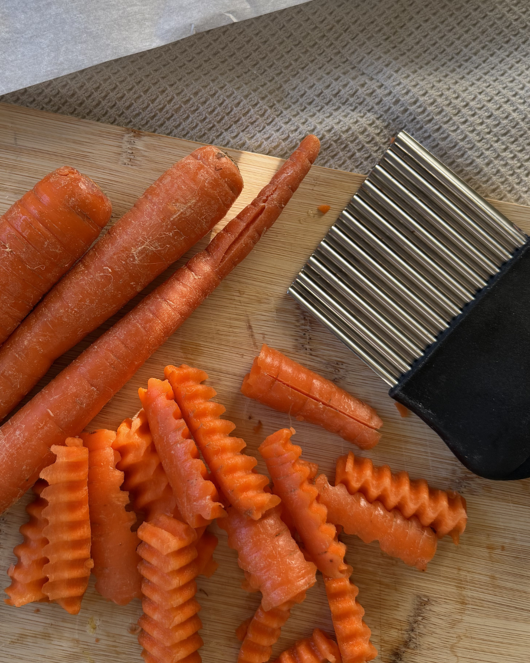 Crinkle Cutter Ideas for Toddlers (13 easy Dietitian favorites)
