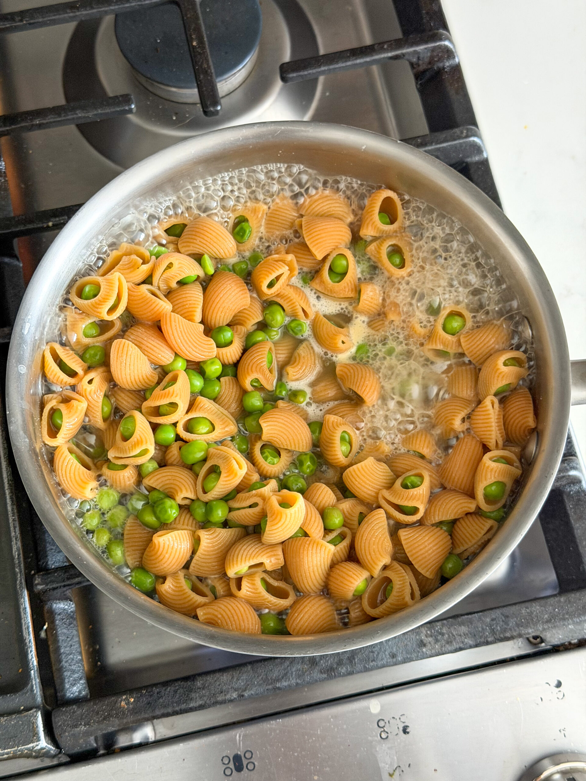 chickpea pasta and peas