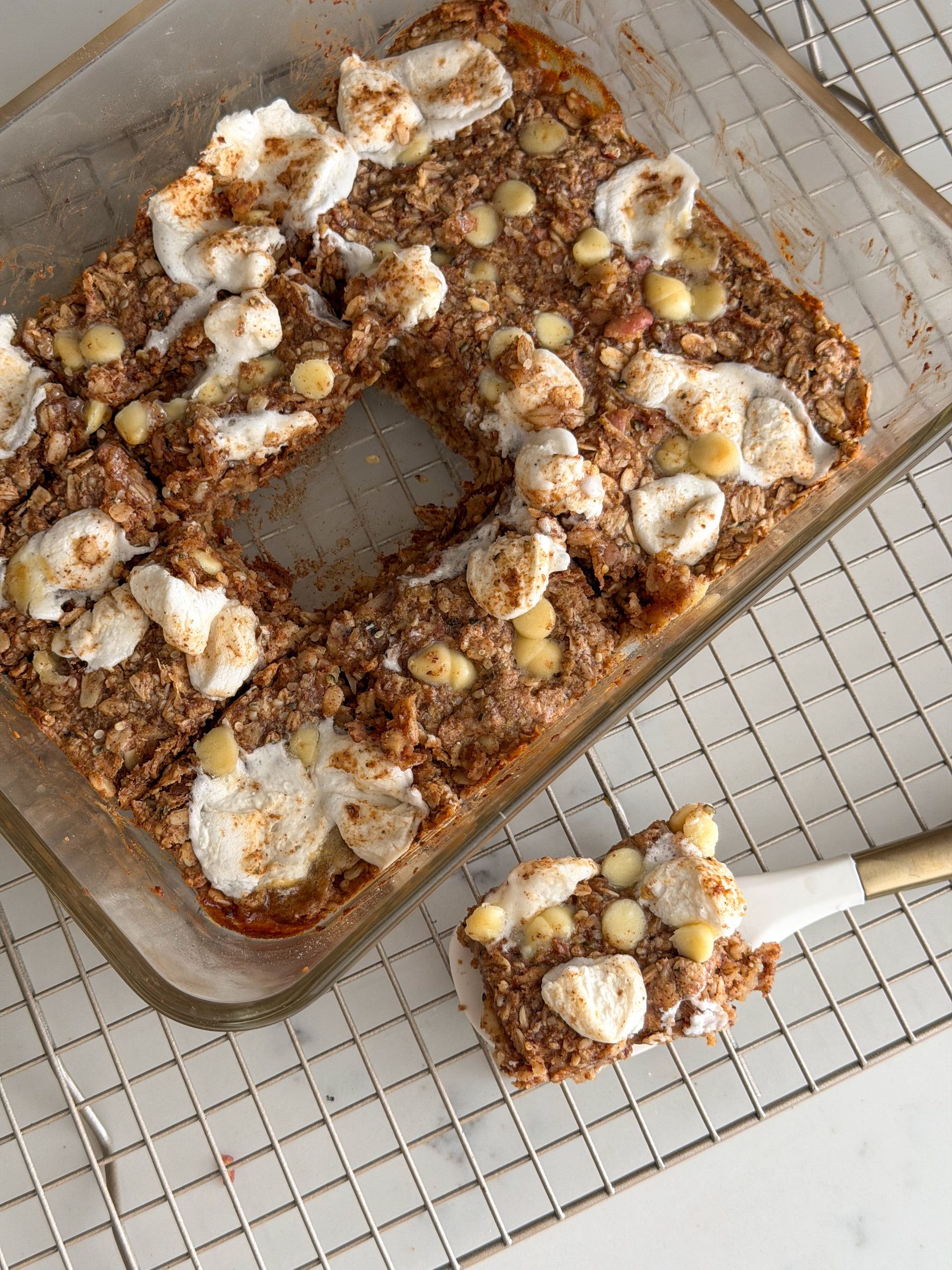 Applesauce Oatmeal Bars for Toddlers (easy, no added sugar!), apple snack bars